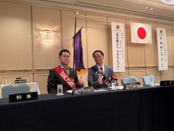 新ライオン・テーマーとテール・ツイスター